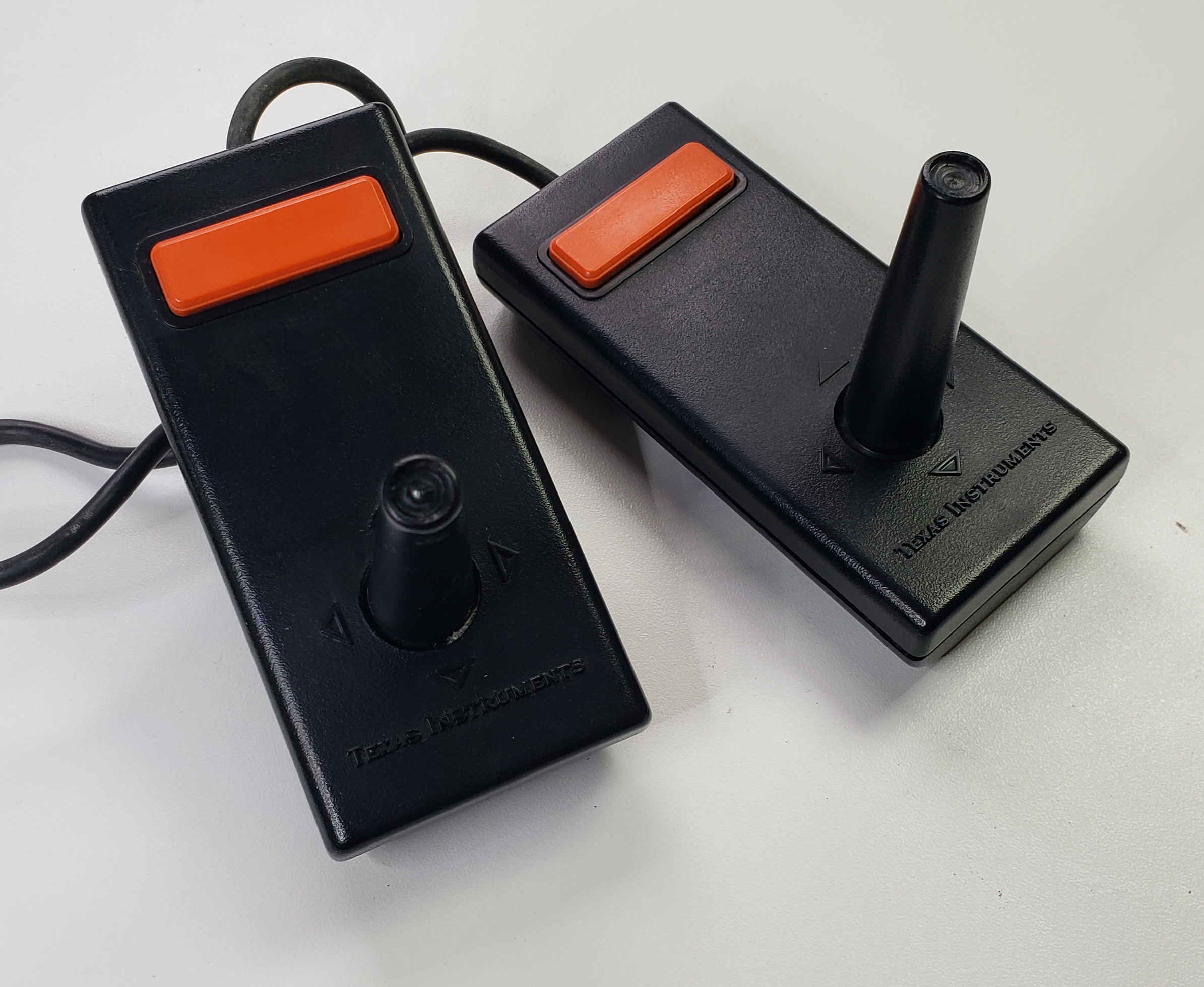 Texas Instruments PHP1100: Joysticks SN