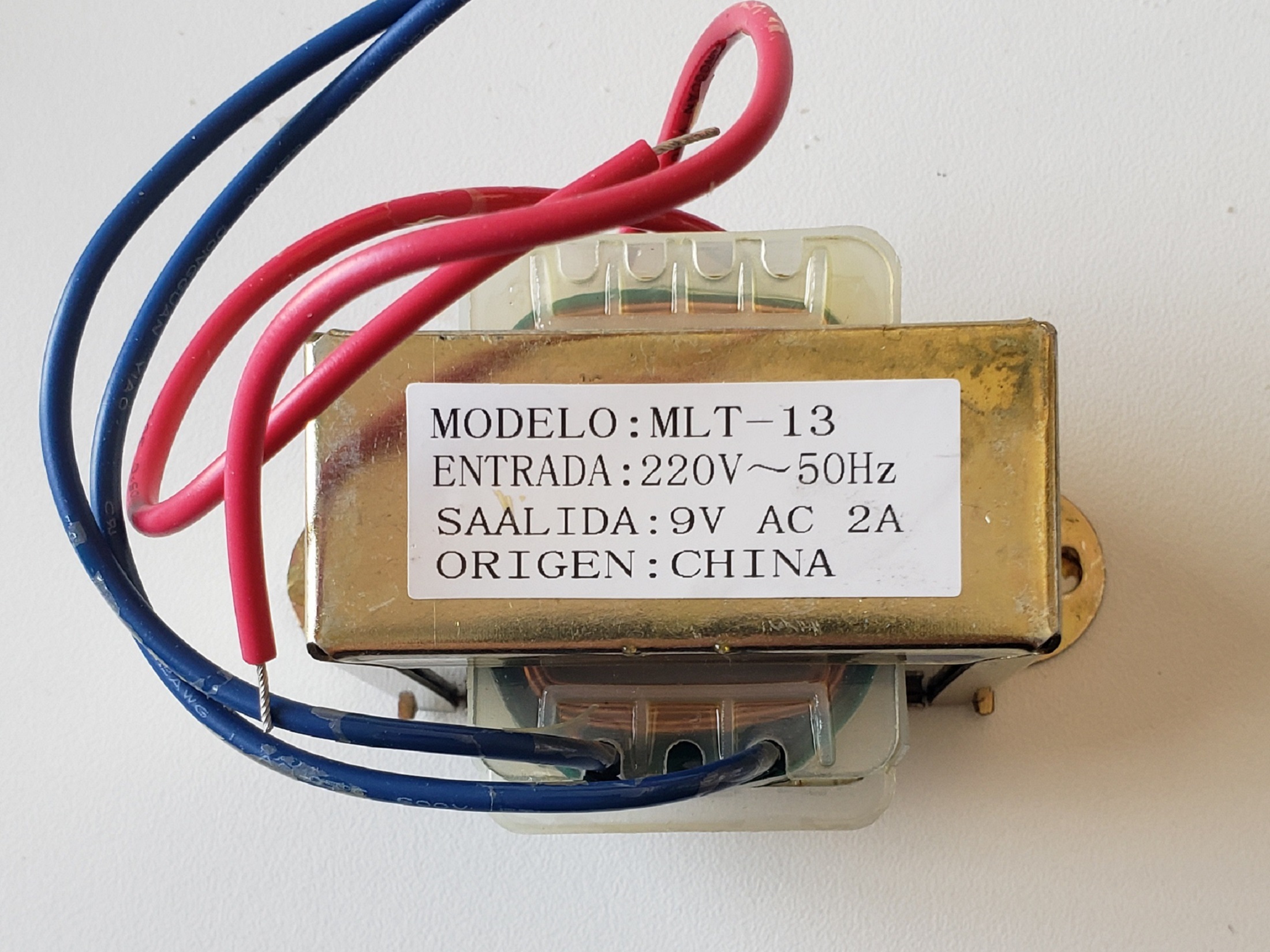 Commodore C64: 09 - Transformador 9v AC 2A