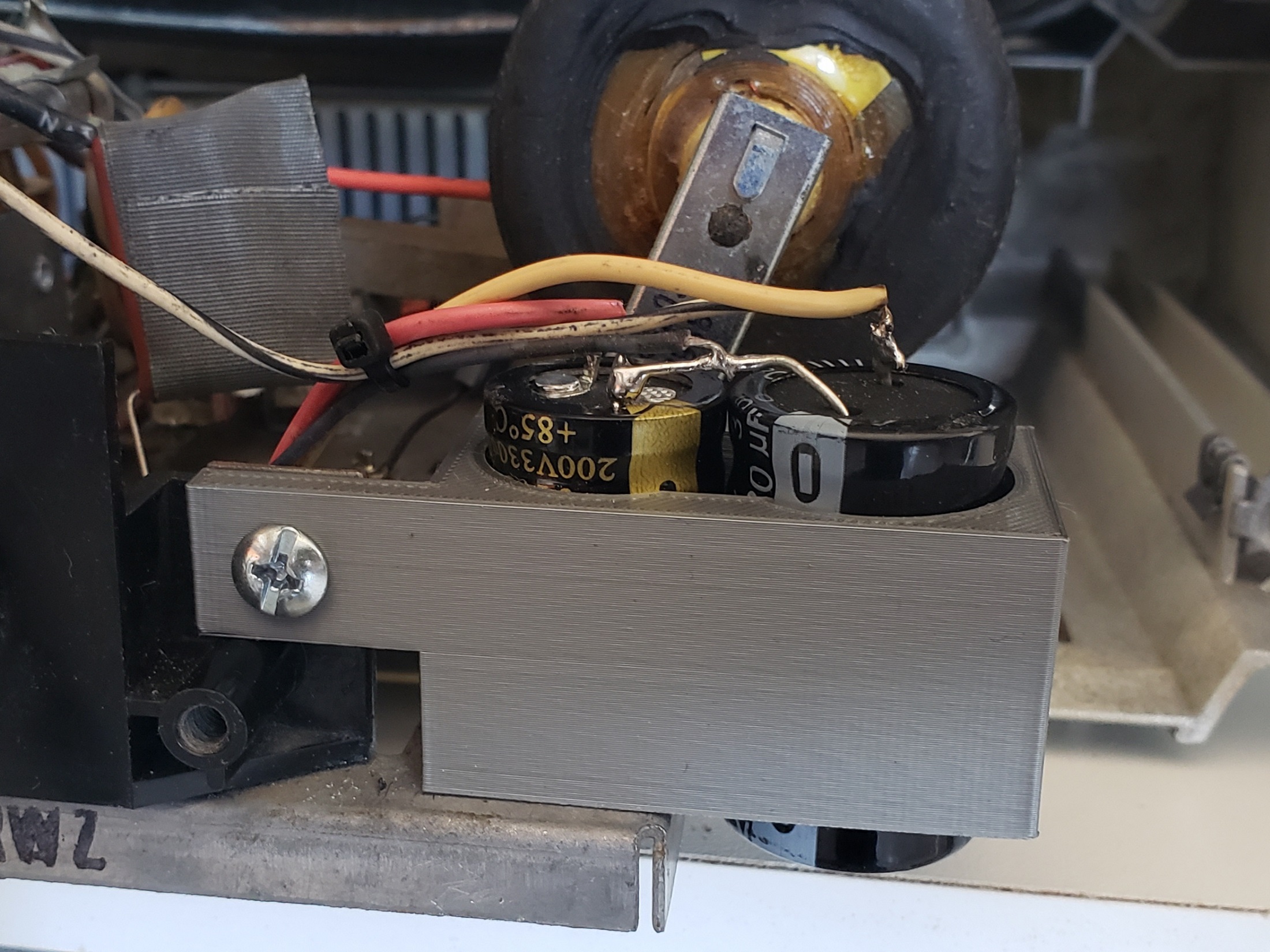 Radio Shack TRS-80 Model I Monitor: 29 - Capacitores reemplazados